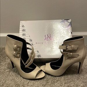 Rock & Republic Cream Heels for Timeless Elegance